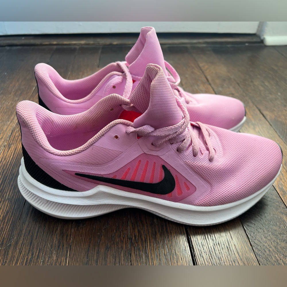Nike Women's Pink and Black Athletic Running Shoes